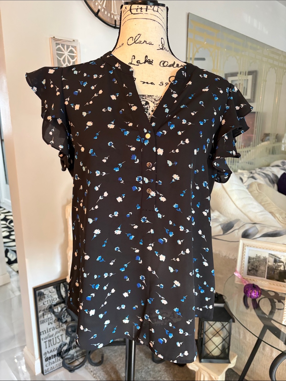 Adrianna Papell Black V-Neck Ruffle Sleeve Floral Blouse